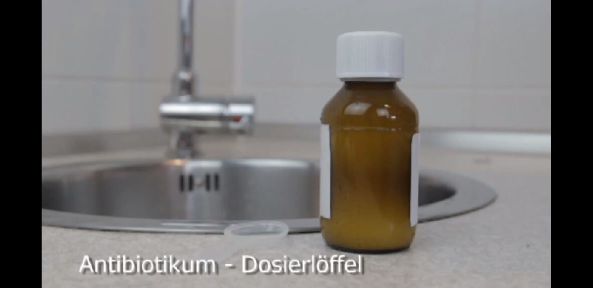 Antibiotikumsaft mit Löffel